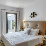 Hotel Lithos By Spyros & Flora 4*