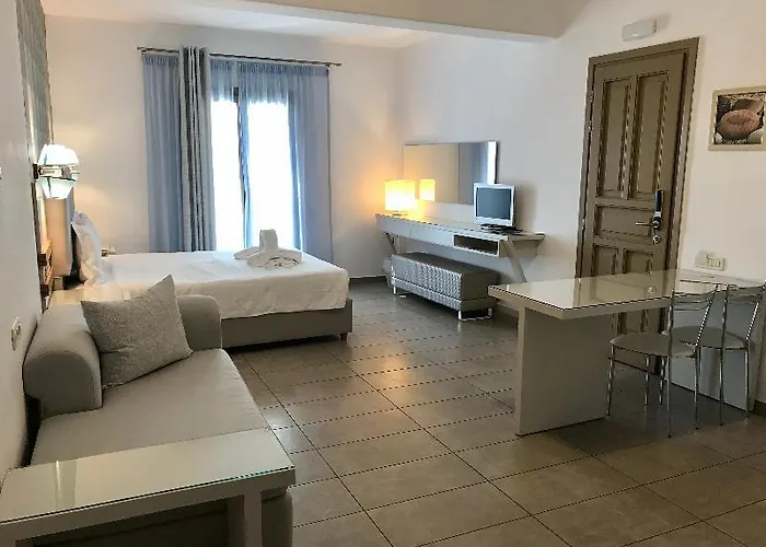 ليثوز باي سبيروس&فلورا فندق 4*