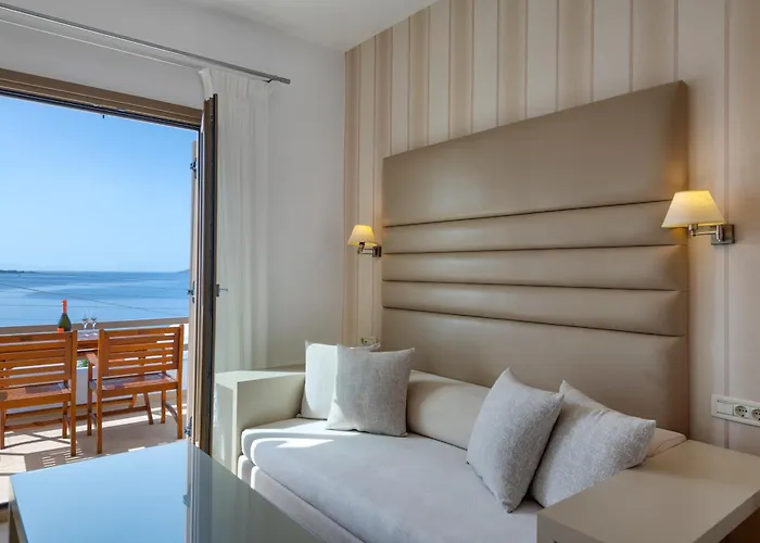 斯派罗斯&弗洛拉力托斯酒店 4* Agios Ioannis Diakoftis